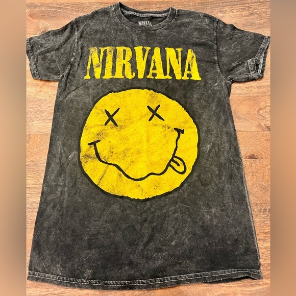 NIRVANA Tops - NWOT Nirvana Retro Graphic T-shirt Music Size Small